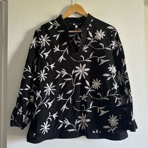 Vintage Carole Little Black/White Floral Embroidered Linen Blend Top size Large